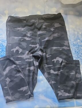 Athleta Gray & Black Camo High-Waist Capri Leggings